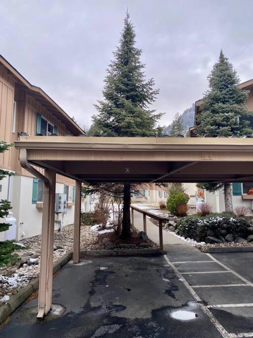 Walk To Downtown Leavenworth * Sleeps 6 + Pets * Ground Level Gem! Lägenhet Exteriör bild