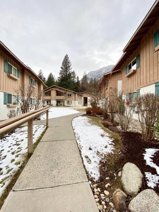 Walk To Downtown Leavenworth * Sleeps 6 + Pets * Ground Level Gem! Lägenhet Exteriör bild
