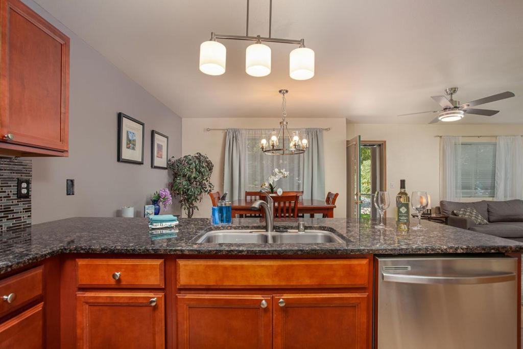 Walk To Downtown Leavenworth * Sleeps 6 + Pets * Ground Level Gem! Lägenhet Exteriör bild