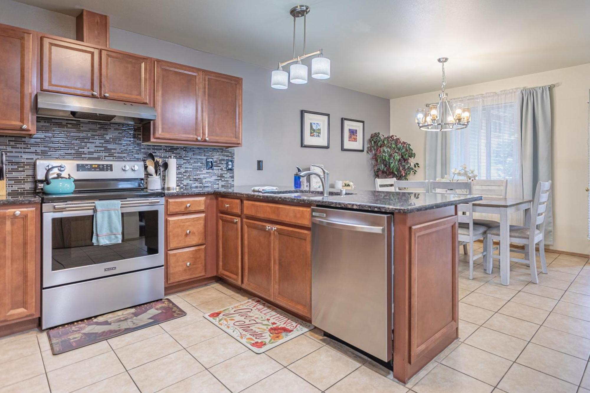 Walk To Downtown Leavenworth * Sleeps 6 + Pets * Ground Level Gem! Lägenhet Exteriör bild